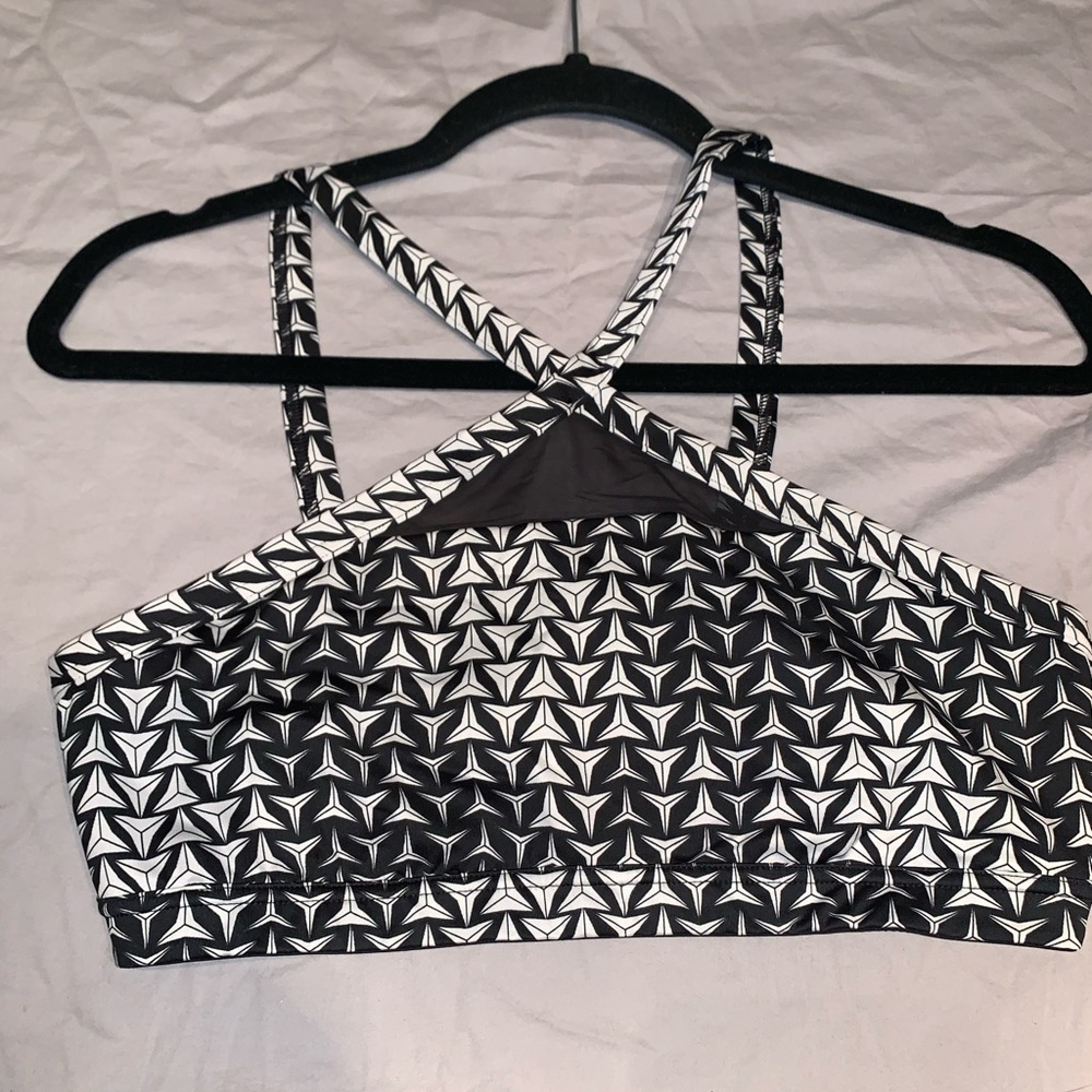 Victoria sports bra